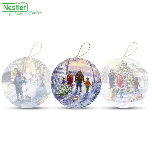 Nestler Weihnachtskugel mit Henkel - Familienzeit, 10 cm Motiv "Familie mit Baum"