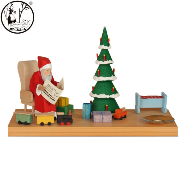 Weihnachtsmann im Stuhl mit Zeitung Bettina Franke Holzkunst & Schnitzen