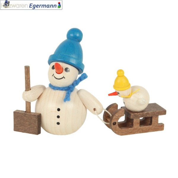 Schneemann mit Schneeschieber, Schlitten, blaue Mütze, 6 cm Holzwaren Egermann - Made in Germany -